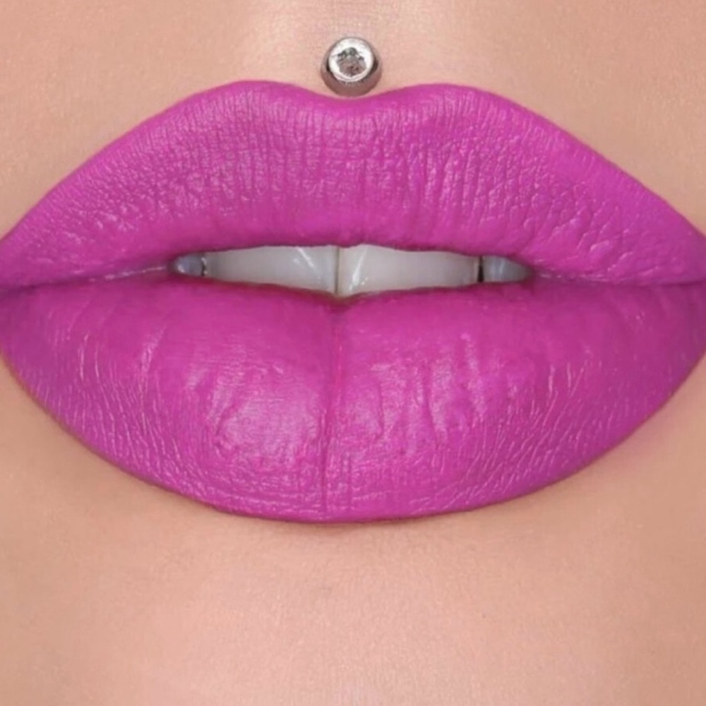 Jeffree Star Velvet Trap Lipstick in Vibrant Purple